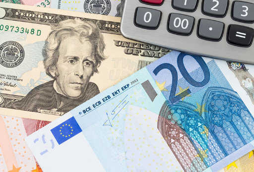 Ryssland - Valutakurser för dollar och euro tillkännagavs efter geopolitisk riskminskning