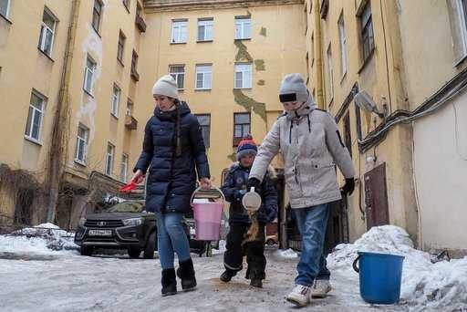 Russland - Warum sich St. Petersburg in eine große Eisbahn verwandelt hat