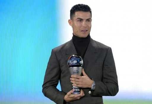 Ronaldo milli takımlar arasında tüm zamanların en iyi golcüsü olarak özel bir ödül aldı.
