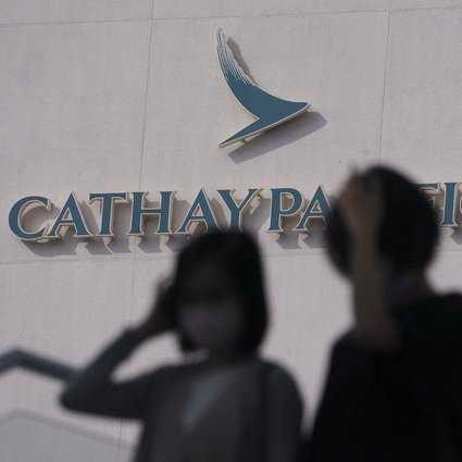 Двум бывшим сотрудникам Cathay предъявлены обвинения в предполагаемых нарушениях правил борьбы с пандемией