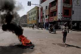 Суданские улицы забаррикадированы, поскольку начинается забастовка из-за гибели протестующих