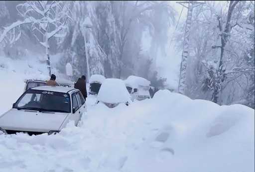 Пакистан: головы катятся из-за трагедии со снегопадом в Мурри