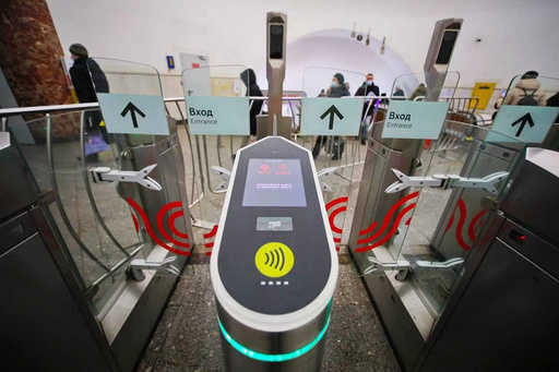 يتم اختبار معدات جديدة للأبواب الدوارة في مترو موسكو - يمكنك الدفع باستخدام هاتفك الذكي الذي يعمل بنظام Android دون فتح القفل