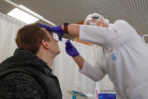 Rusija – Zdravnik pravi, da tisti, ki si opomorejo od omikrona, ne bodo zaščiteni pred drugimi različicami virusa