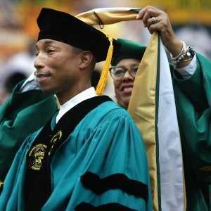 Pharrell Williams pede equidade econômica durante evento MLK