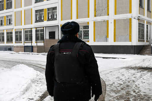 Who massively “mines” Russian schools