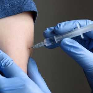 Более 90% взрослых жителей Нью-Мексико получили первую дозу вакцины от COVID.