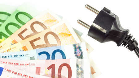 Prețul mediu al energiei electrice în Europa pentru mâine de 190 de euro pe MWh, iar în Bulgaria - 194 de euro