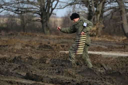 Ukraina mówi, że Rosja rekrutuje najemników, wysyła broń na wschód