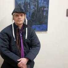 Artysta Pleven Mitko Sabev powitał pierwszych gości swojej wystawy w średniowiecznych strojach