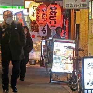 Јапан проширује ограничења вируса како омикрон расте у градовима
