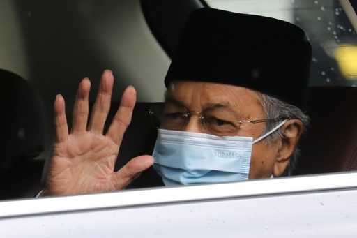 O ex-primeiro-ministro da Malásia Mahathir está estável após a última internação hospitalar