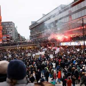 Les manifestations contre les passeports vaccinaux en Europe attirent des milliers de personnes