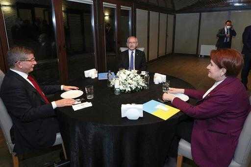 Trei lideri ai opoziției se întâlnesc pentru a discuta revenirea la sistemul parlamentar