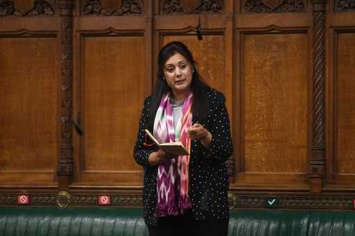 Британский депутат заявил, что ее уволили с должности министра за то, что она мусульманка