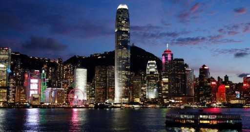 Finančni sektor Hongkonga se sooča s krčem talentov, ko se izseljenci odpravljajo na izstop