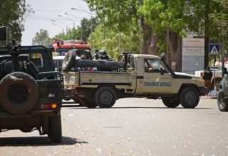 Los militares en Burkina Faso dijeron que tomaron el poder en el país