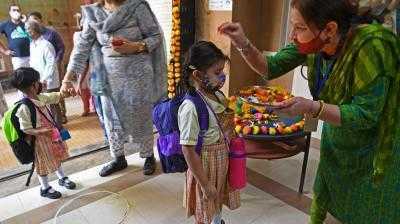 Школы Мумбаи вновь открываются на фоне снижения числа новых случаев заболевания COVID-19