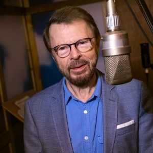 Ulvaeus يبحث عن مصدر سحر ABBA من خلال برنامج إذاعي من Apple