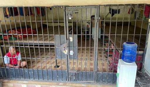 Человеческая клетка в Доме регента Лангкат, ДНР: Лишение независимости