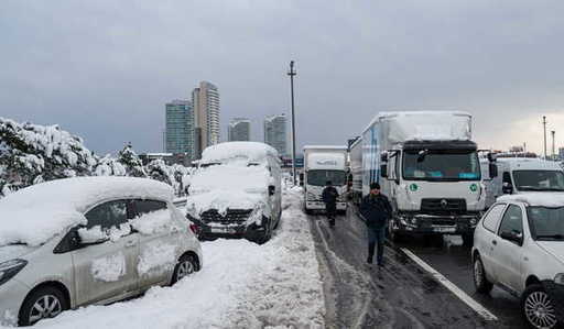 Из-за сильного снегопада в Стамбуле запрещен личный автотранспорт Шигеру Накаяма вступил в должность...
