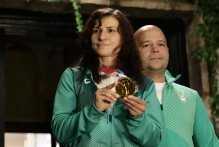 Олимпийская чемпионка Стойка Крастева получила награду «Золотая перчатка» за общий вклад в бокс