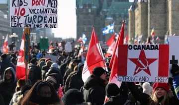 Тысячи протестуют против мандатов и ограничений COVID в Оттаве