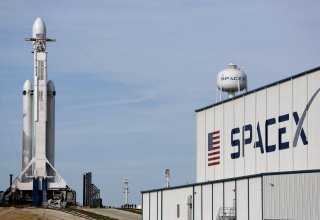 SpaceX adia dois lançamentos de satélites devido ao mau tempo