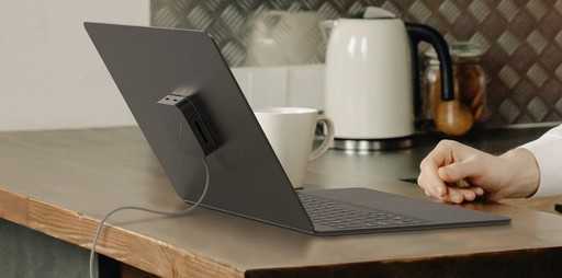 Il concetto di laptop Craob X rimuove le porte esterne e suggerisce di utilizzare la ricarica wireless