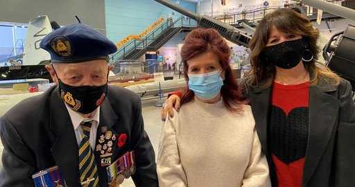 Kanada - Calgary-familjen hoppas kunna ge lite solsken till WWII-veteranen som står inför en tuff ny kamp