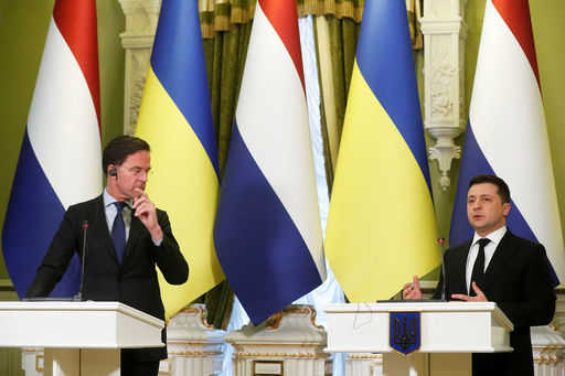 Zelenskij diskuterade möjliga sanktioner mot Ryssland med Nederländernas premiärminister