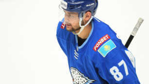 El debutante de “Barys” anotó un doblete antes de su debut en la KHL