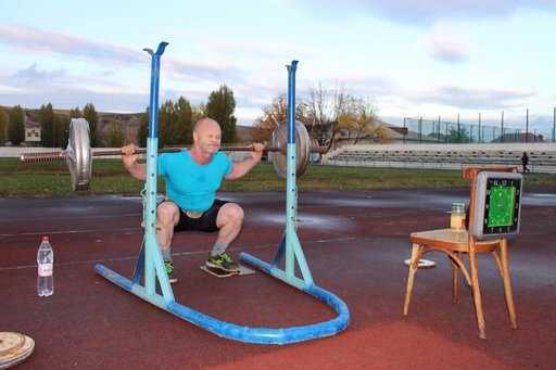 Russie - Un retraité de Donskoy a établi un record du monde de squats profonds