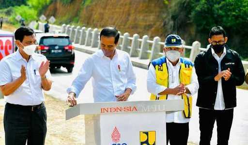 Jokowi inaugura a estrada secundária de Balige