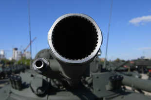 Na videu je bila prikazana uporaba lahkega beloruskega izstrelka granat Safir.