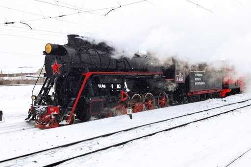 Russland - Der Retro-Zug Morozny brachte die Passagiere zu einem Ausflug in den Borsky-Bezirk