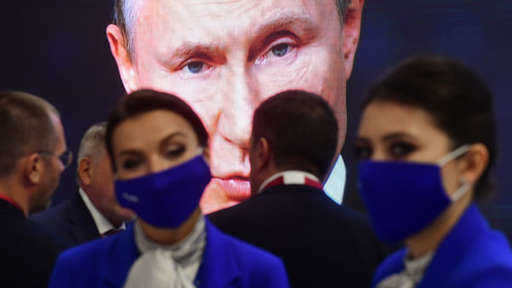 Пєсков пояснив, чому Путін не носить маску на заходах