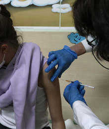 Kampanyanın başlangıcından bu yana Dobriç bölgesinde yaşları 5 ile 11 arasında değişen yedi çocuğa koronavirüs aşısı yapıldı.