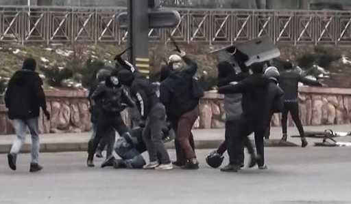 مرصد حقوق الإنسان يتهم المسؤولين الكازاخستانيين بتعذيب المتظاهرين الموقوفين