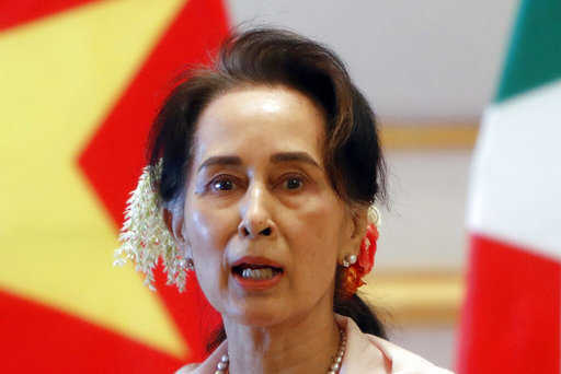 Myanmars Suu Kyi är tillbaka i rätten efter att hon inte uppträtt