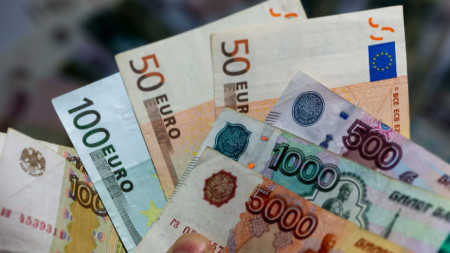 Hiszpania oferuje płacę minimalną 996 euro i 14 pensji rocznie