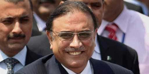 Пакистан - Зардари упознаје браћу Чаудхри; расправља о неповерењу ПТИ влади