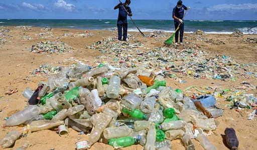 WWF: Plastové odpadky prenikli do všetkých častí oceánu Čína by mohla pobúriť, USA súhlasia s posilnením...
