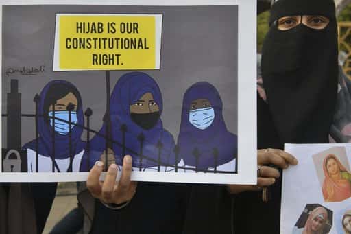 A violência sobre a proibição do hijab dos estudantes levanta o véu sobre as falhas na Índia de Modi...