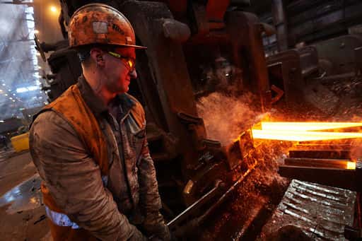 Severstal will increase the salaries of employees by 15% in 2022