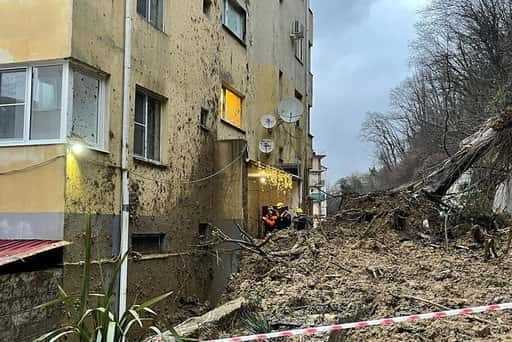 Russie - À Sotchi, un glissement de terrain s'est abattu sur un immeuble de sept étages
