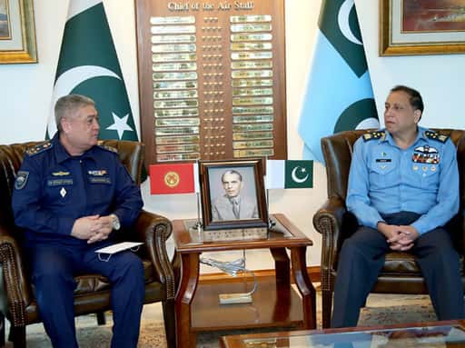 Pakistan - Le commandant de l'armée de l'air kirghize salue le professionnalisme de la PAF