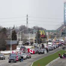 Oamenii din Canada și Statele Unite trebuie să înțeleagă consecințele blocadei Podului Ambasador, a spus Casa Albă.