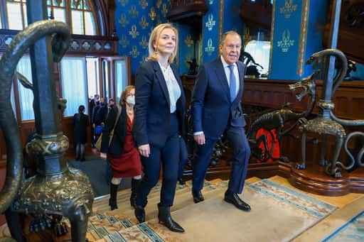 Lavrov kallade diskussionen om Ukraina med en brittisk kollega för ett samtal mellan en stum och en döv