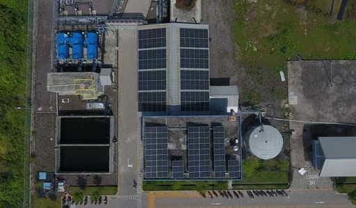 JIIPE Gresik unterstützt erneuerbare Energien und arbeitet mit Xurya zusammen, um PLTS auf dem Dach zu installieren